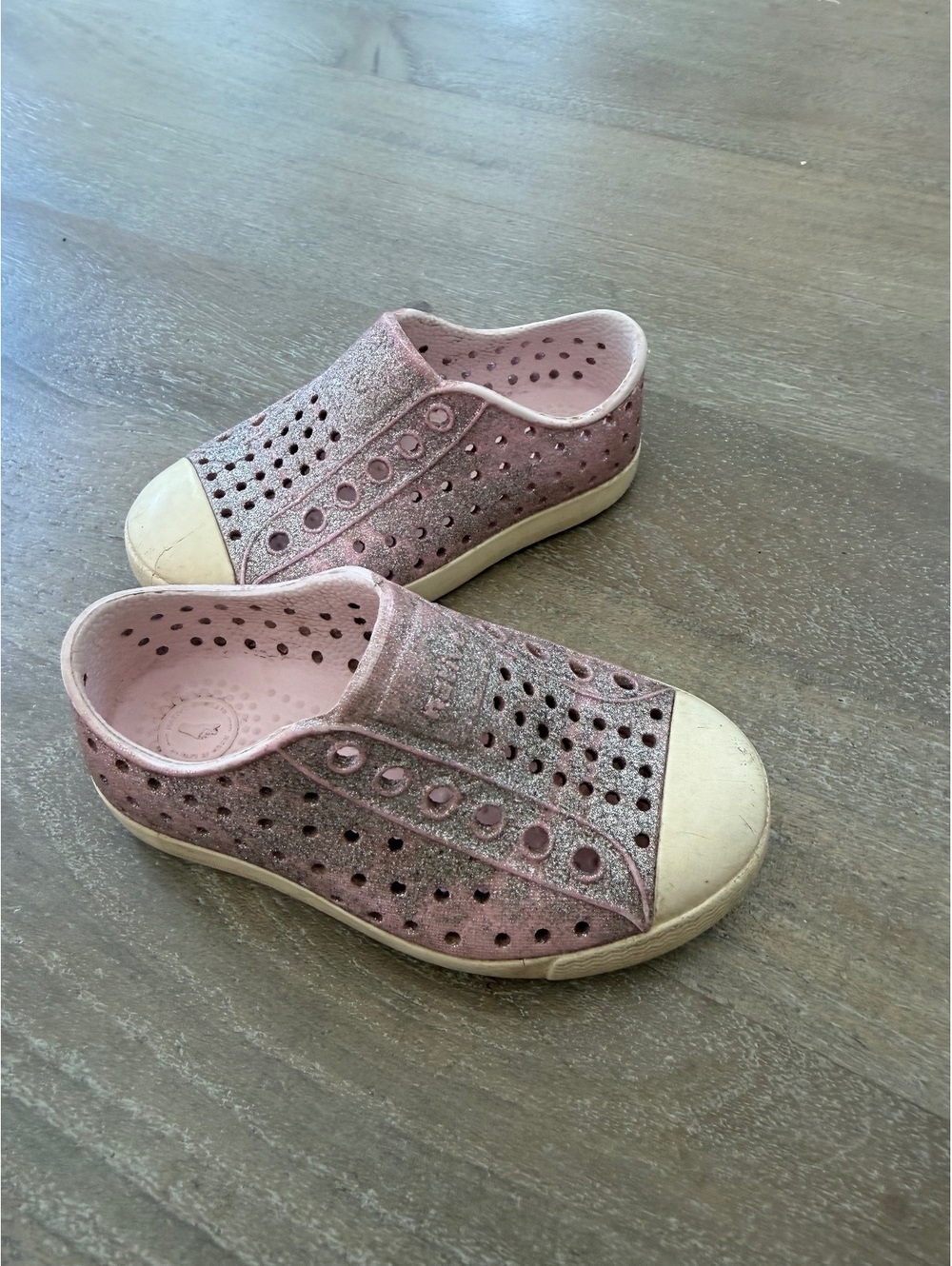 Native Jefferson Slip-On Shoes Kids Pink Glitter Size 6C Play Shoes